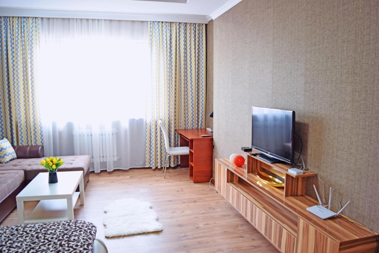 Bishkek Sunny Apartment In The Center Exterior foto