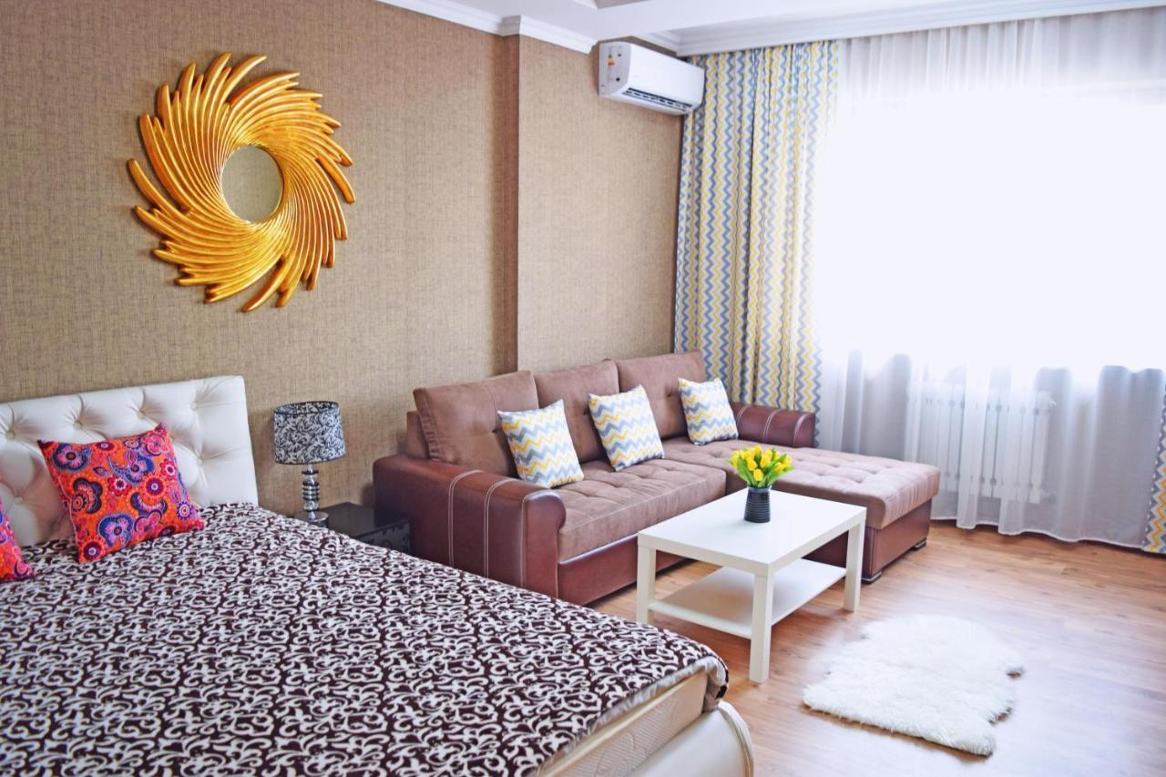 Bishkek Sunny Apartment In The Center Exterior foto