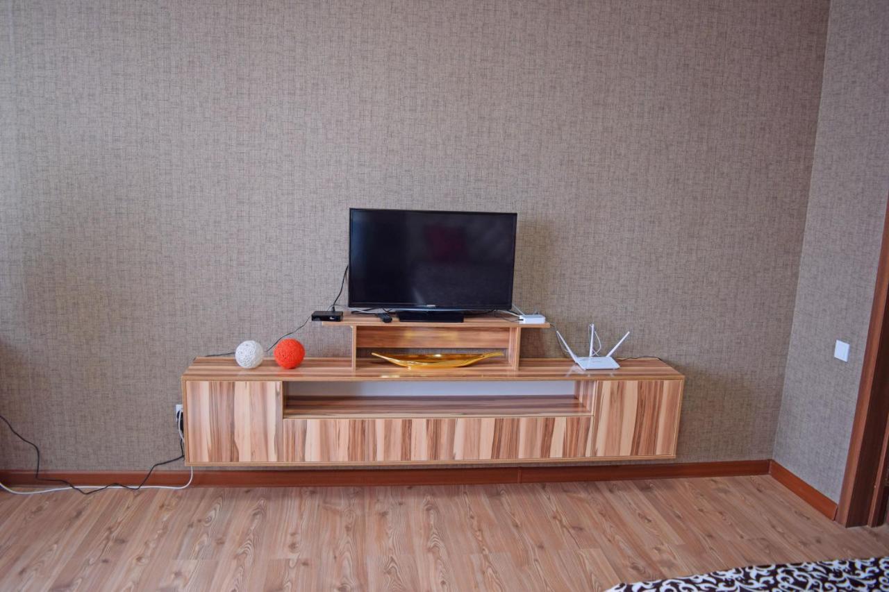 Bishkek Sunny Apartment In The Center Exterior foto