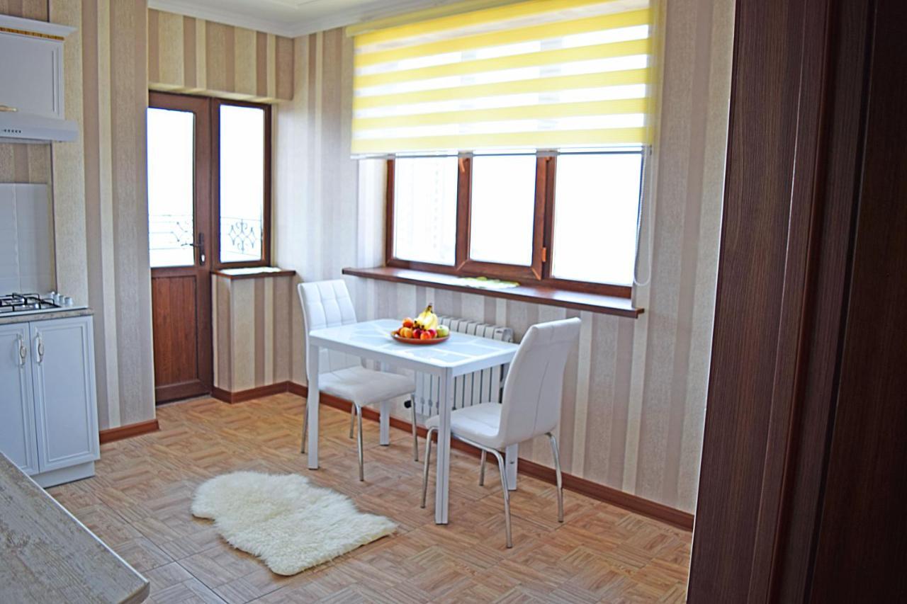Bishkek Sunny Apartment In The Center Exterior foto