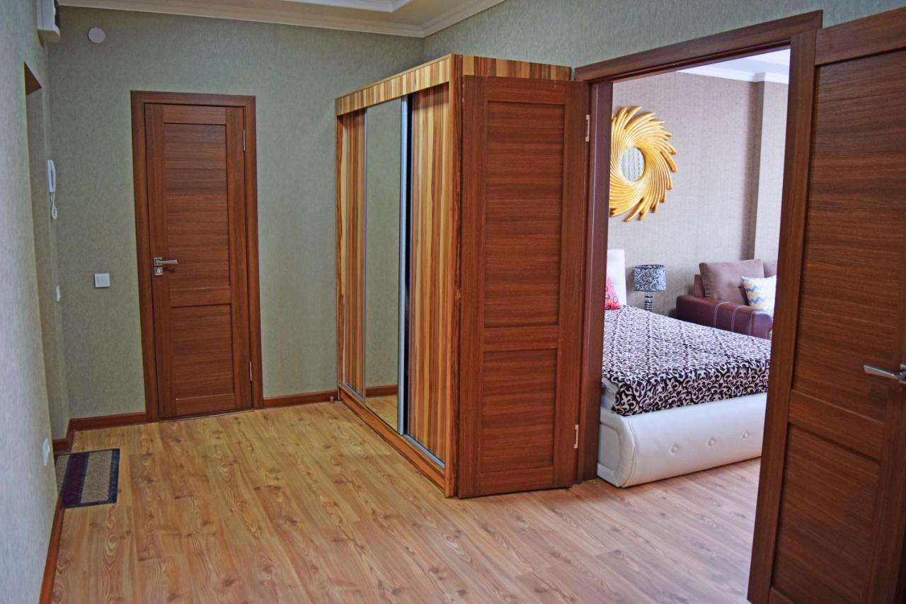Bishkek Sunny Apartment In The Center Exterior foto